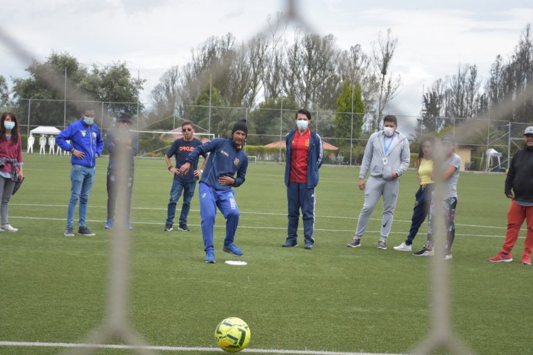 ¿Quieres ser DT de fútbol?