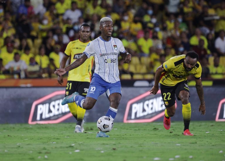 ‘Loco’ Cortez salió con molestias del BSC Vs. 9 De Octubre