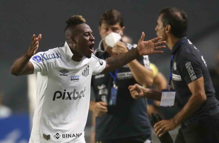 Es un hecho: Jhojan Julio volverá a LDU Quito