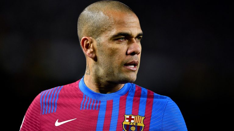 Dani Alves firmaría millonario contrato con Pumas
