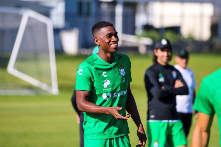 (VIDEO) UN CABEZAZO: GOL DE FÉLIX TORRES con Santos Laguna
