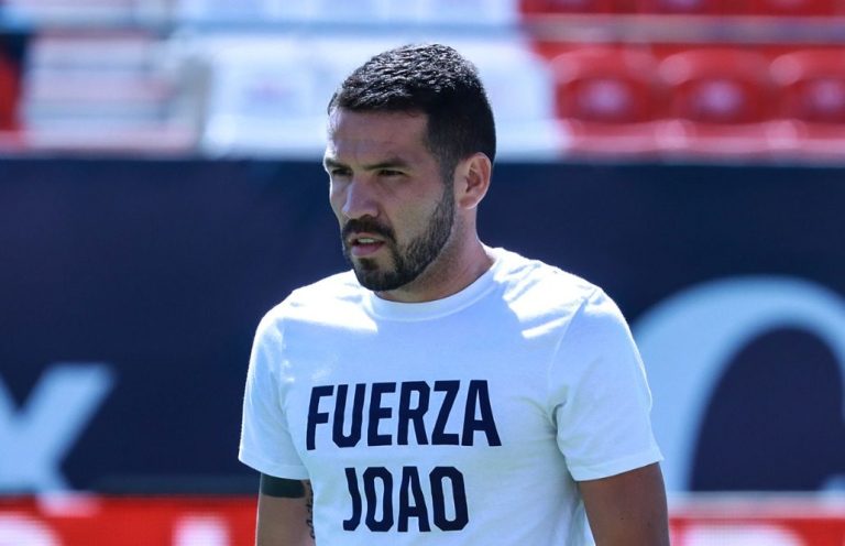 (FOTOS) Gran gesto de los jugadores de Monterrey con Joao Rojas