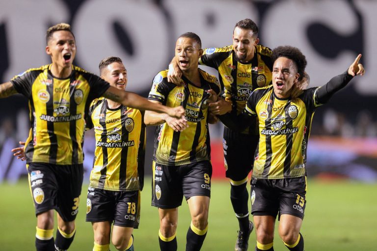(VIDEO) Táchira dio el golpe en la Sudamericana y eliminó a Santos