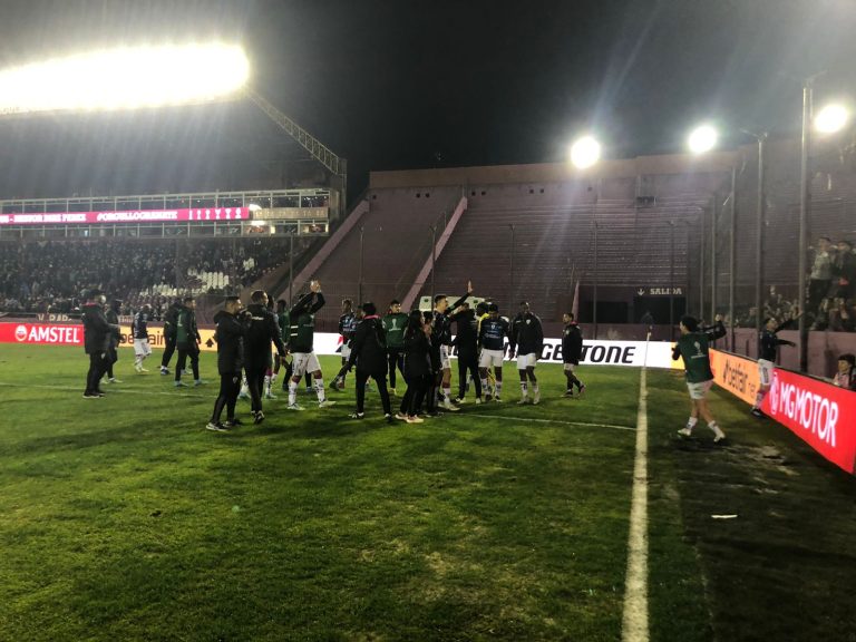 (FOTOS) JUNTO A SUS HINCHAS: IDV festejó la clasificación en Argentina