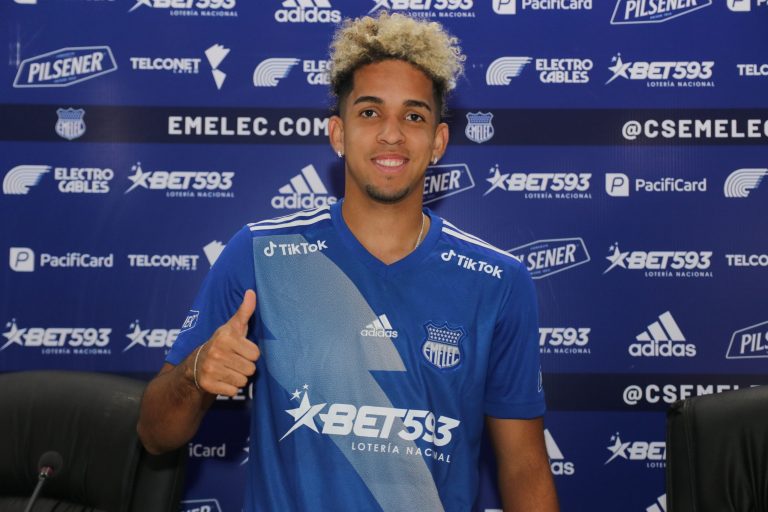 (FOTO) OFICIAL: Johan Mina, nuevo refuerzo de Emelec