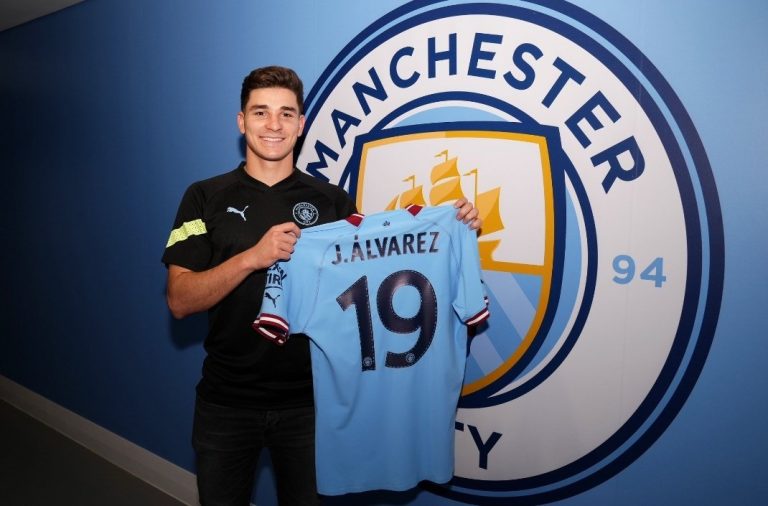 El Manchester City presentó a Julián Álvarez