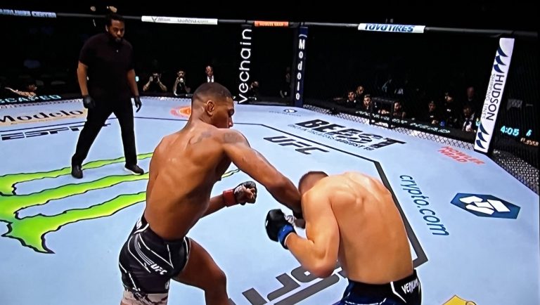 (VIDEO) GRAN TRIUNFO POR KO: Michael Morales venció a Adam Fugitt en el UFC 277