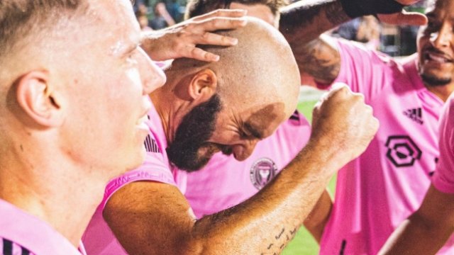 (VIDEO) El show de Higuaín en la MLS: un impresionante tiro libre y hat-trick