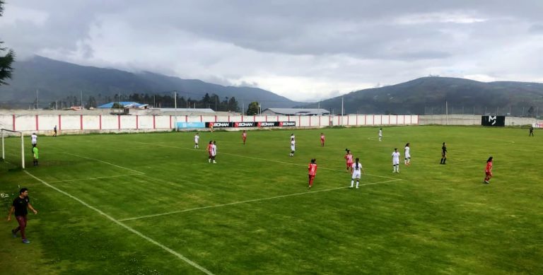 SUPERLIGA FEMENINA: T. Universitario se presentó con 7 jugadoras y sin Cuerpo técnico