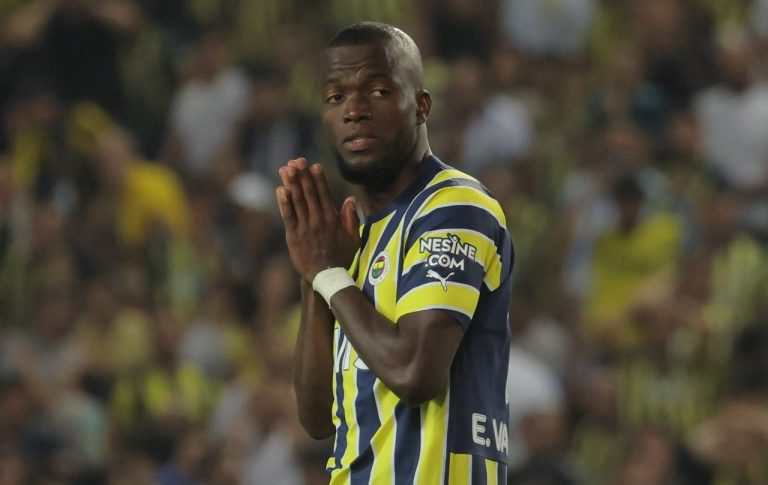 (VIDEO) Enner Valencia falló un penal en Champions League