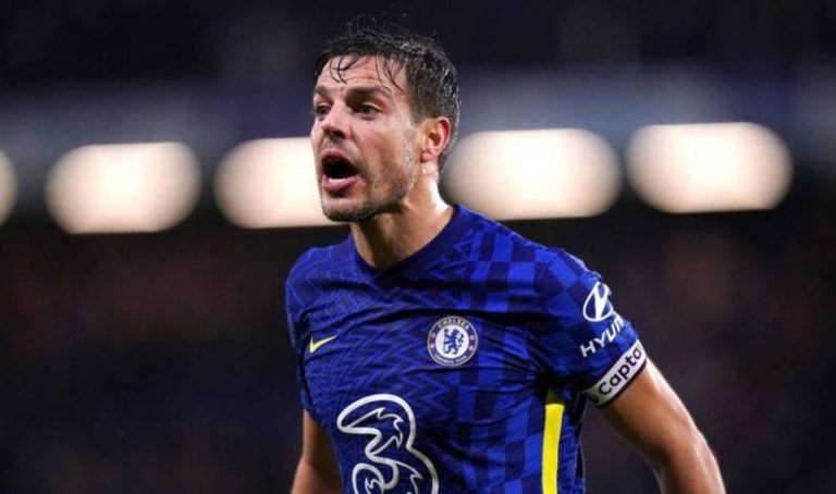 Desde Inglaterra le ponen precio a la salida de Azpilicueta