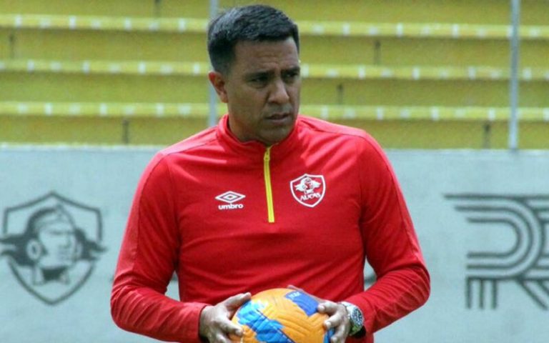 OFICIAL: César Farías no estará en el banquillo de Aucas Vs. Cuenca