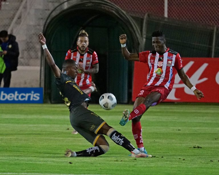 CON GOL AGÓNICO: Cumbayá rescató el empate ante T. Universitario