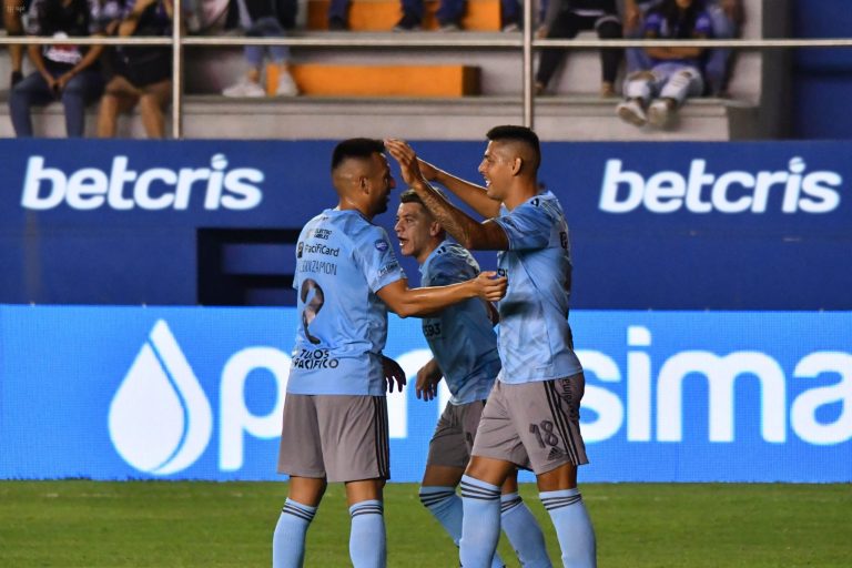 GOLEADA ELÉCTRICA EN EL JOCAY: Emelec superó al Delfín como visitante