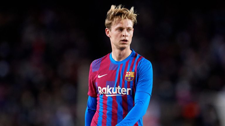 No da el brazo a torcer: De Jong quiere seguir en Barcelona