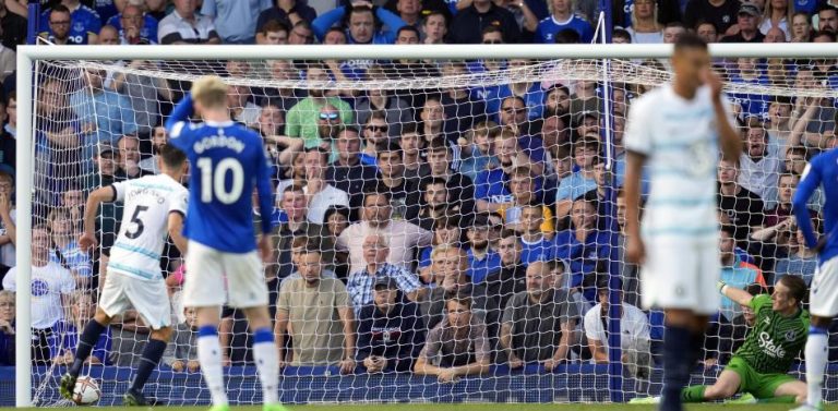 (VIDEO) Chelsea ganó por la mínima en el arranque de la Premier