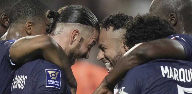 Sergio Ramos intercede entre Neymar y Mbappé