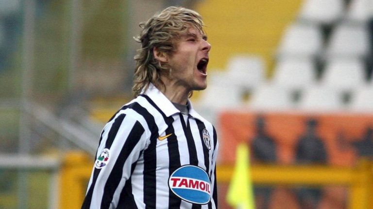 Filtran un vídeo de Pavel Nedved mientras manosea a tres mujeres en ropa interior