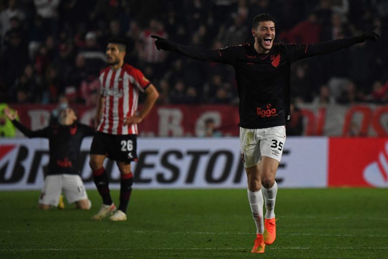 (VIDEO) SOBRE LA HORA: Athletico Paranaense eliminó a Estudiantes de la Plata
