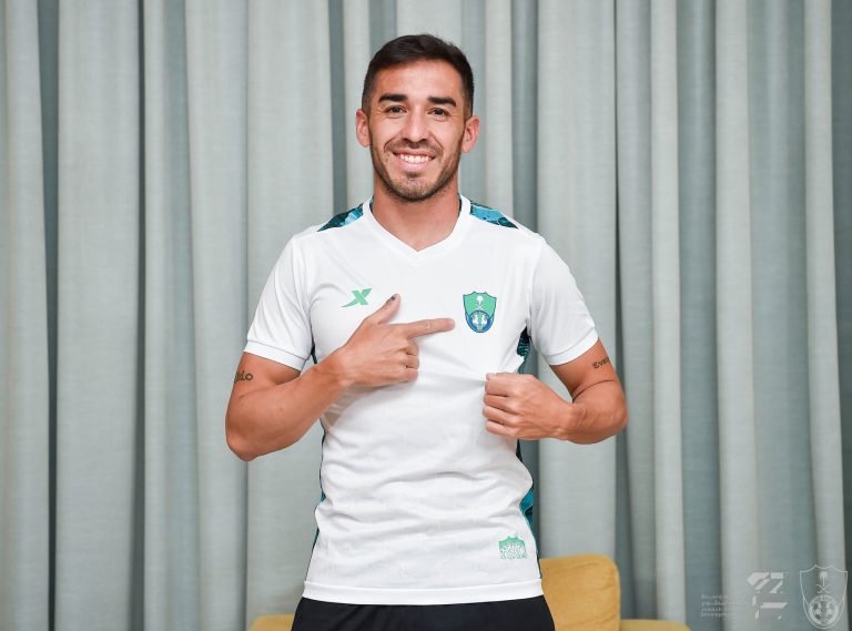 OFICIAL: Lisandro Alzugaray deja U. Católica y ficha por el Al Ahli de Arabia Saudita