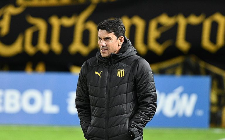 Larriera presentó la renuncia como entrenador de Peñarol