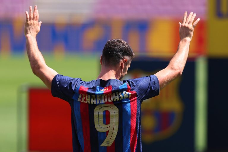 YA ES OFICIAL: Lewandowski usará el dorsal ‘9’ del Barça