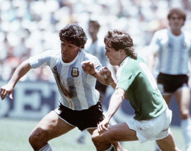 (VIDEO) Lothar Matthäus decidió regalar la camiseta de Diego Maradona campeón en 1986