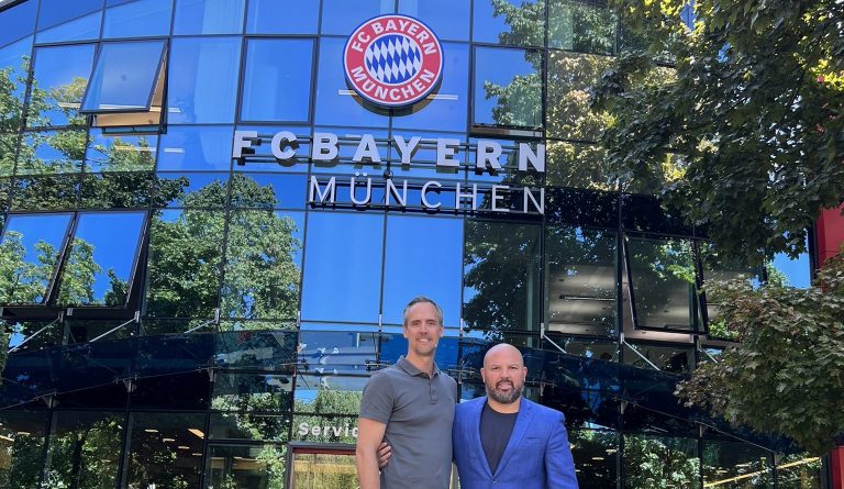 Miguel Ángel Loor visitó las instalaciones del Bayern Munich