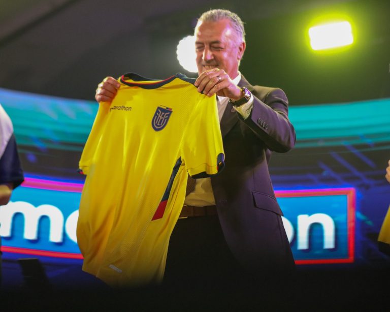 Gustavo Alfaro: “No saben el orgullo que significa vestir esta camiseta”