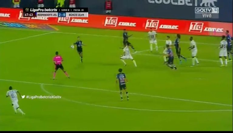 (VIDEO) Escandalosa mano NO PITADA en la Serie B