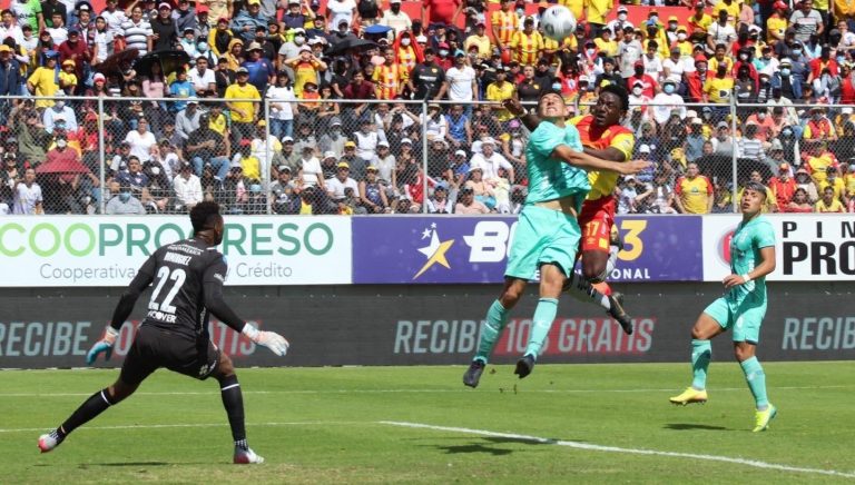 (VIDEO) ¡EN EL ÚLTIMO MINUTO! LDU rescató el empate ante Aucas en el “Superclásico” capitalino