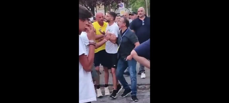 (VIDEO) El jugador italiano que se fue de puñete con un hincha en la calle
