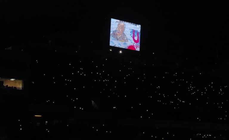 Homenaje a Don Rodrigo Paz Delgado en el entretiempo del LDU Vs Emelec