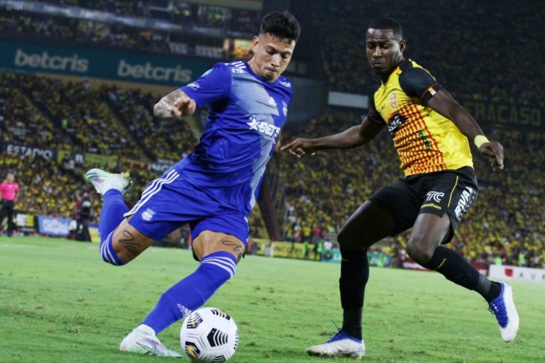 BAJA EN EMELEC: Alexis Zapata no viajará a Manta para enfrentar a Delfín