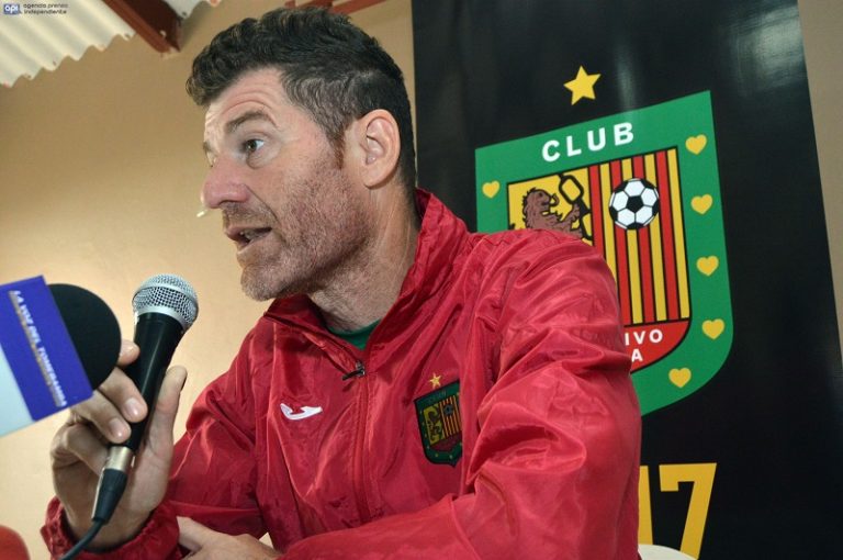 La queja del DT del D. Cuenca: “Siempre que voy a jugar al Capwell pita Carlos Orbe”