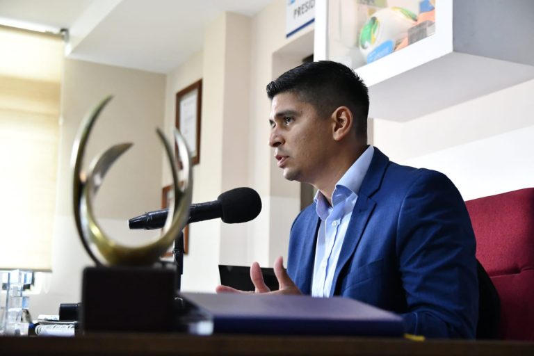 Estrada: “No tengo problemas en estrecharnos las manos con Egas”
