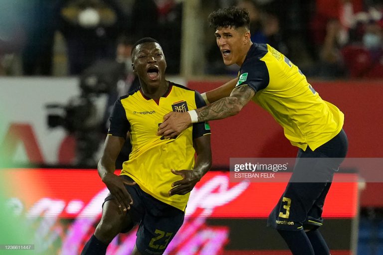 (FOTOS) Moisés Caicedo y Piero Hincapié en modo Supercampeones