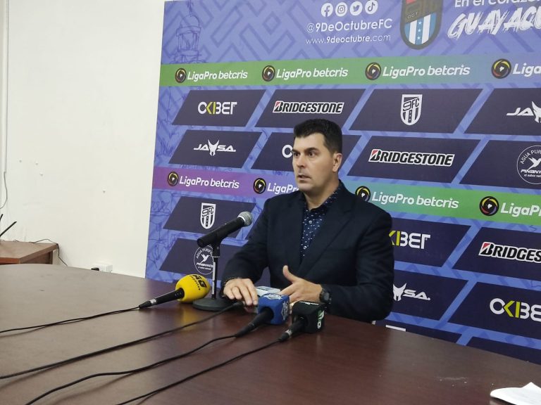 Rescalvo: “Tras la expulsión, se puso más cómodo el partido”