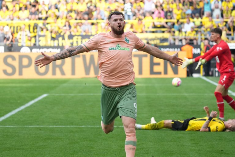 (VIDEO) DE LOCOS: W. Bremen remonta al Dortmund un partido que perdía 2-0 en el 89′