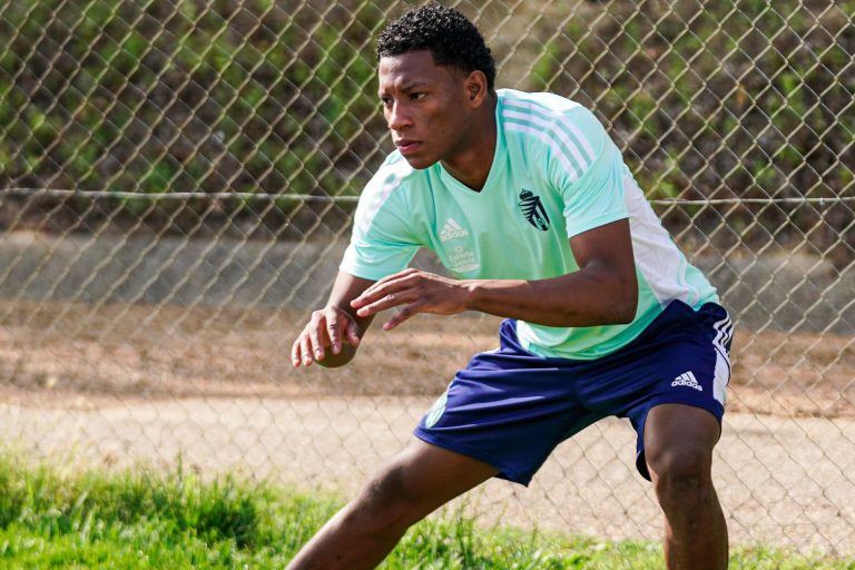 (VIDEO) AFINANDO LA PUNTERÍA: El golazo de tiro libre de Gonzalo Plata en entrenamiento