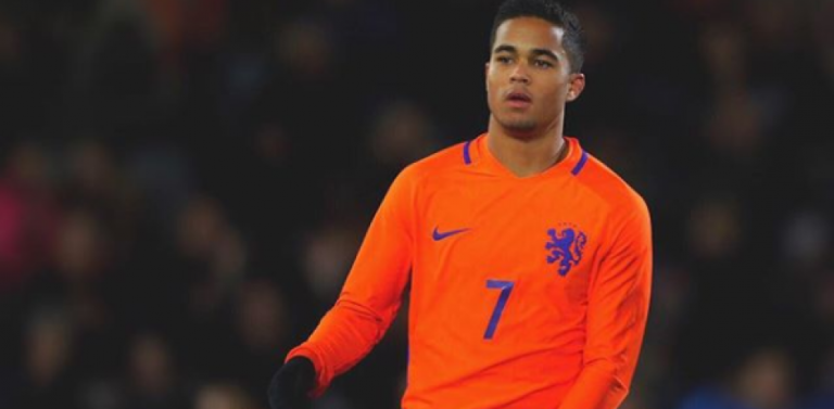 Inglaterra niega el permiso de trabajo a Justin Kluivert