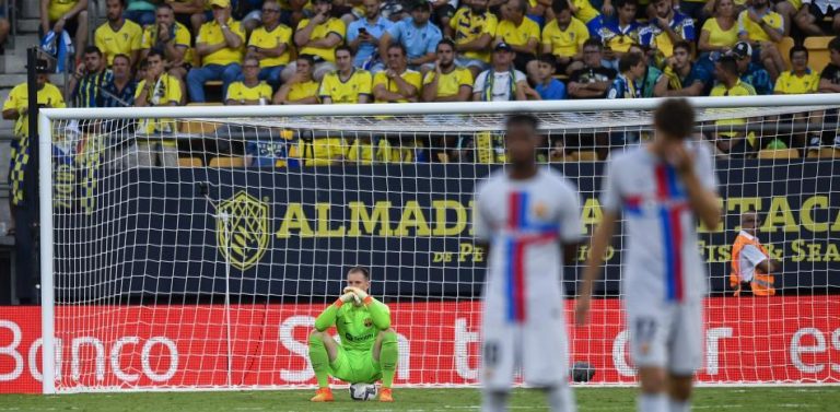 El Cádiz-Barça se detuvo: Espectador sufrió un problema cardíaco