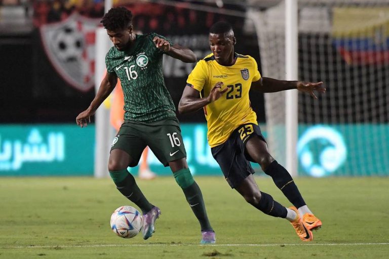 (VIDEO) Lindo gesto de Moisés Caicedo con el DT que lo hizo debutar en Primera