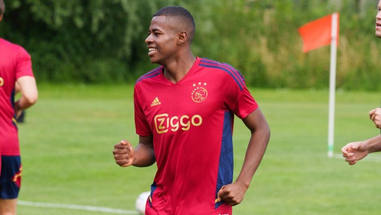 Patrickson Delgado, incluido en la nómina del Ajax para la Champions League 22/23