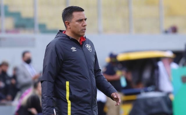 La denuncia de César Farías: ofrecen contratos a jugadores de Aucas a cambio de "favores" | StudioFutbol