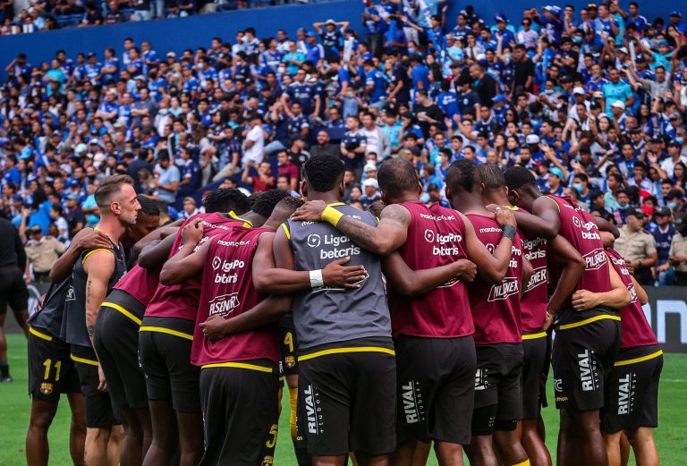 El Clásico también fue suspendido por “INSULTOS RACISTAS”
