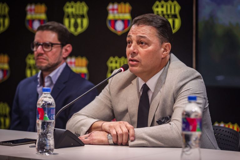 Alfaro Moreno aclara: “Es mentira que el DT seguirá en 2023 si queda campeón”