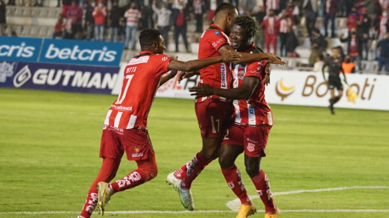 ¡Demandan a T. Universitario ante FIFA!