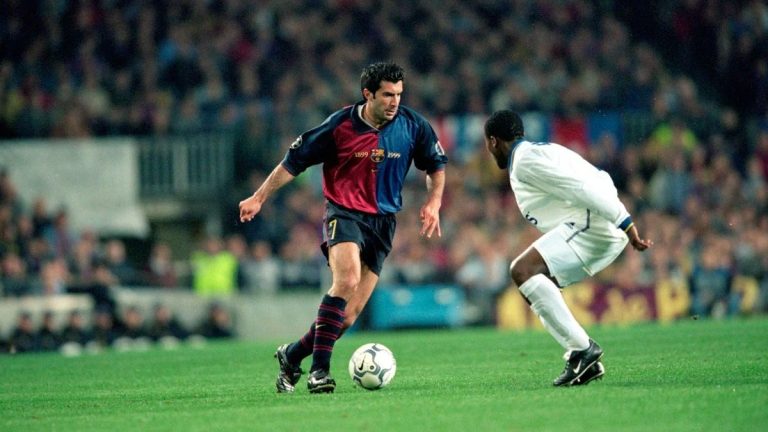 Figo también firmó con el Milan estando en el Barça