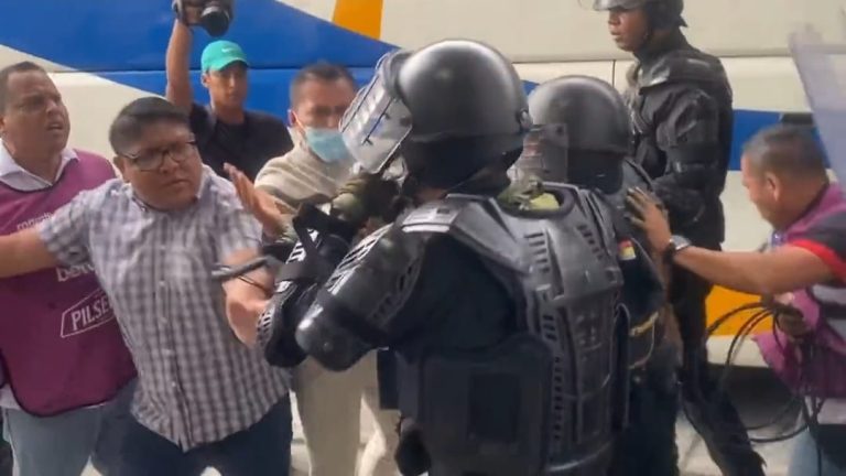 (VIDEO) Clásico del Astillero: Policías agredieron a periodistas